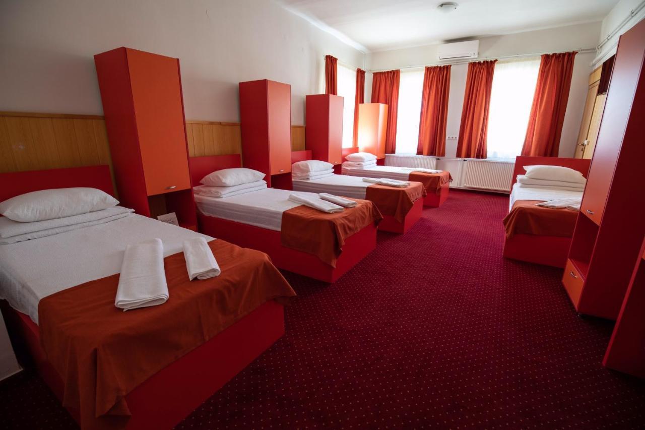 Deluxe Quadruple Room,1033315778:JPEG
